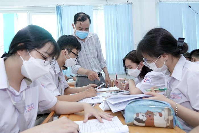 chien-luoc-luyen-thi-toan-dai-hoc-bi-quyet-tu-cac-thu-khoa-truyenchuhay-vn-1-1
