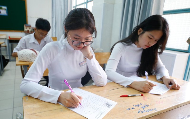 chien-luoc-luyen-thi-toan-dai-hoc-bi-quyet-tu-cac-thu-khoa-truyenchuhay-vn-1-3