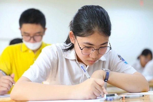 chien-thuat-lam-bai-thi-toan-2025-bi-quyet-dat-diem-cao-truyenchuhay-vn-1-2