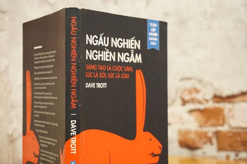 pha-vo-gioi-han-review-sach-ngau-nghien-nghien-ngam-va-tu-duy-sang-tao-khac-biet-trong-quang-cao-truyenchuhay-vn-2-3